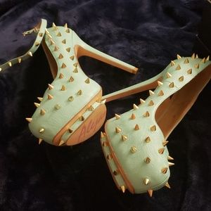 Womens shoes